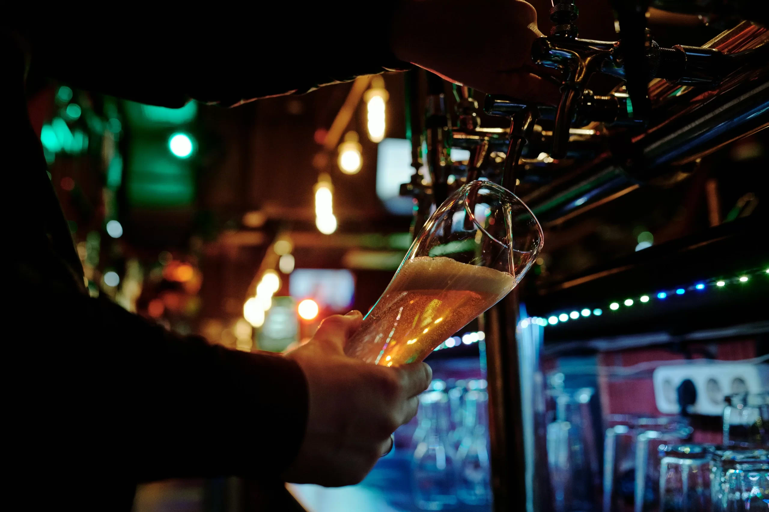 Kiss My Brass - Pouring Pint